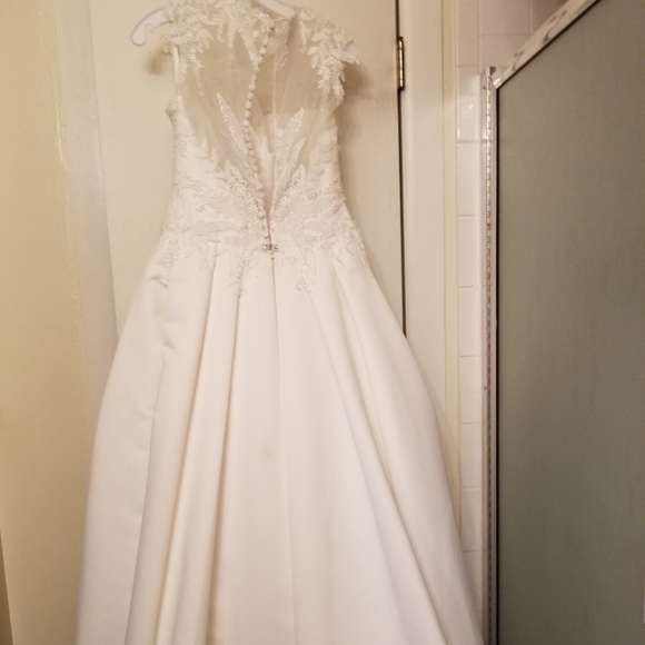 Wedding Gown - Picture 5 of 7